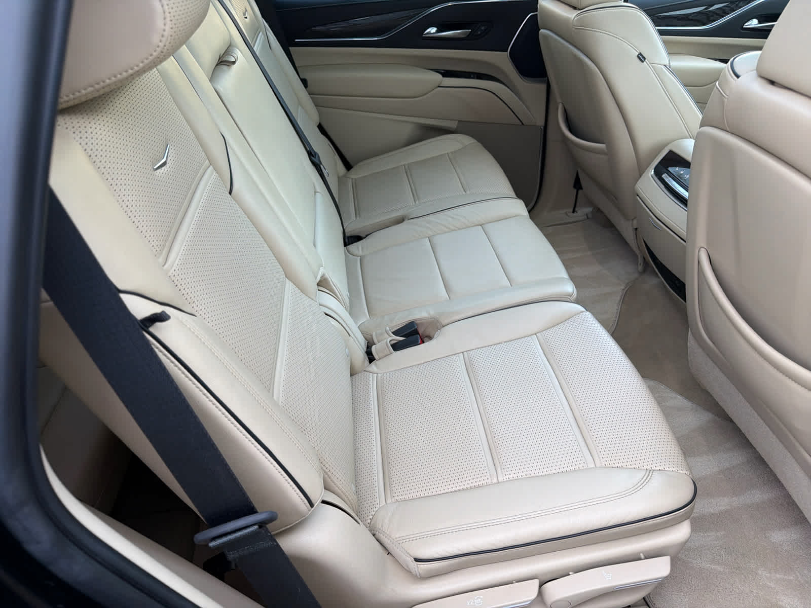 2021 Cadillac Escalade Premium Luxury photo 12