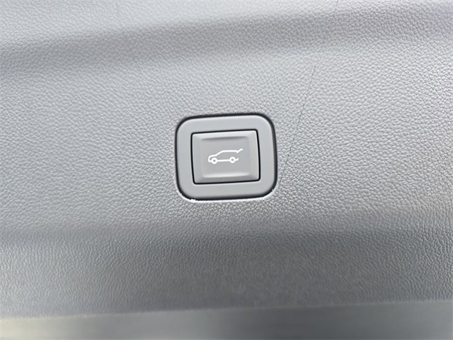 2025 Chevrolet Suburban RST photo 13