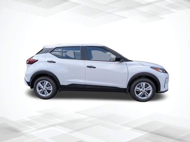 2025 Nissan Kicks Play S photo 2