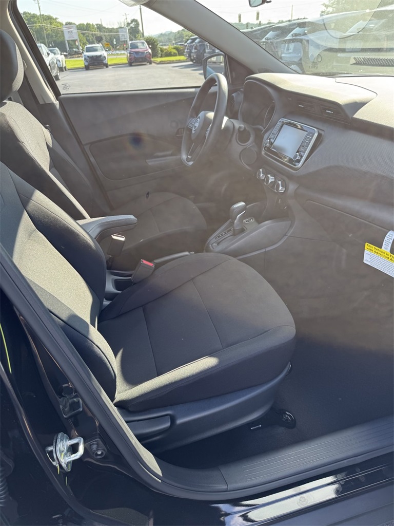 2025 Nissan Kicks Play S photo 18
