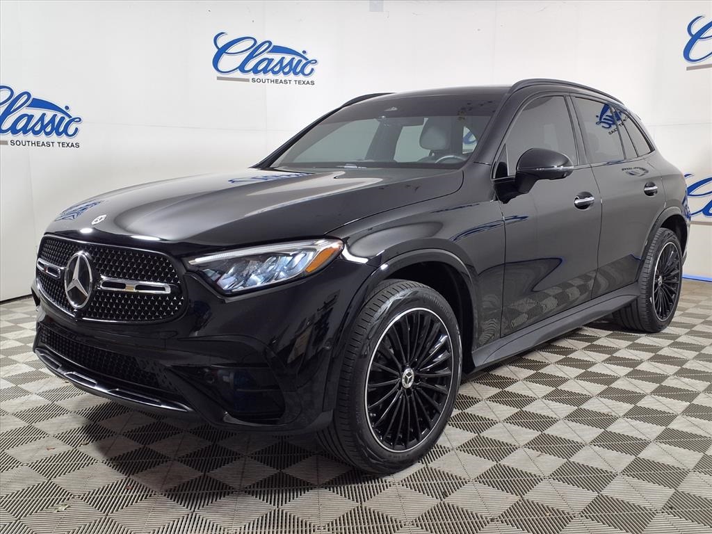 2025 Mercedes Benz GLC 300 photo 3