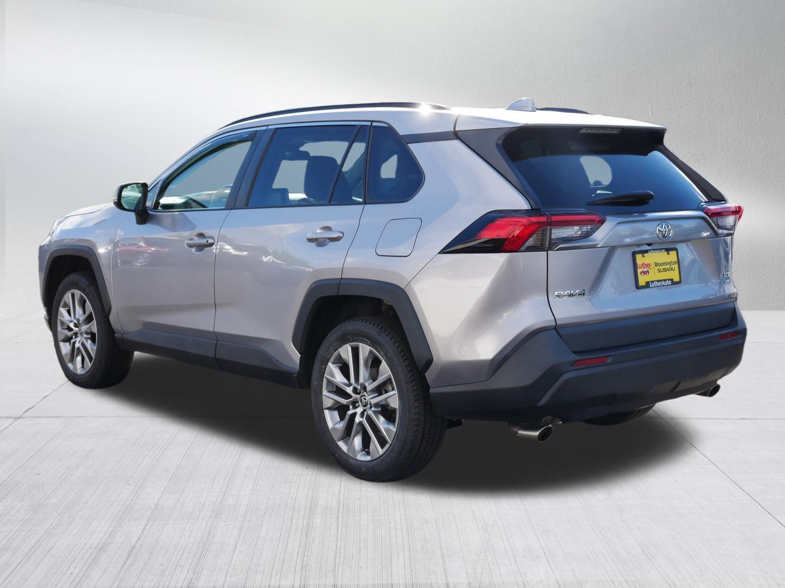 2022 Toyota RAV4 XLE Premium photo 2