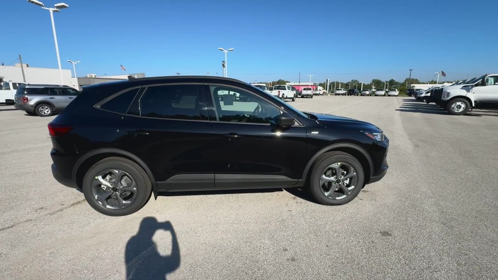 2026 Ford Escape ST-Line photo 7