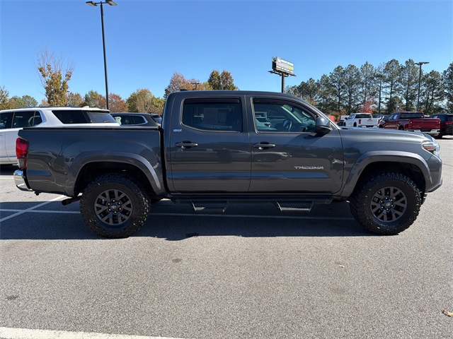 2020 Toyota Tacoma LE photo 3