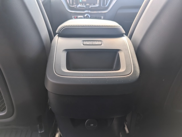 2025 Volvo XC60 B5 Core photo 26