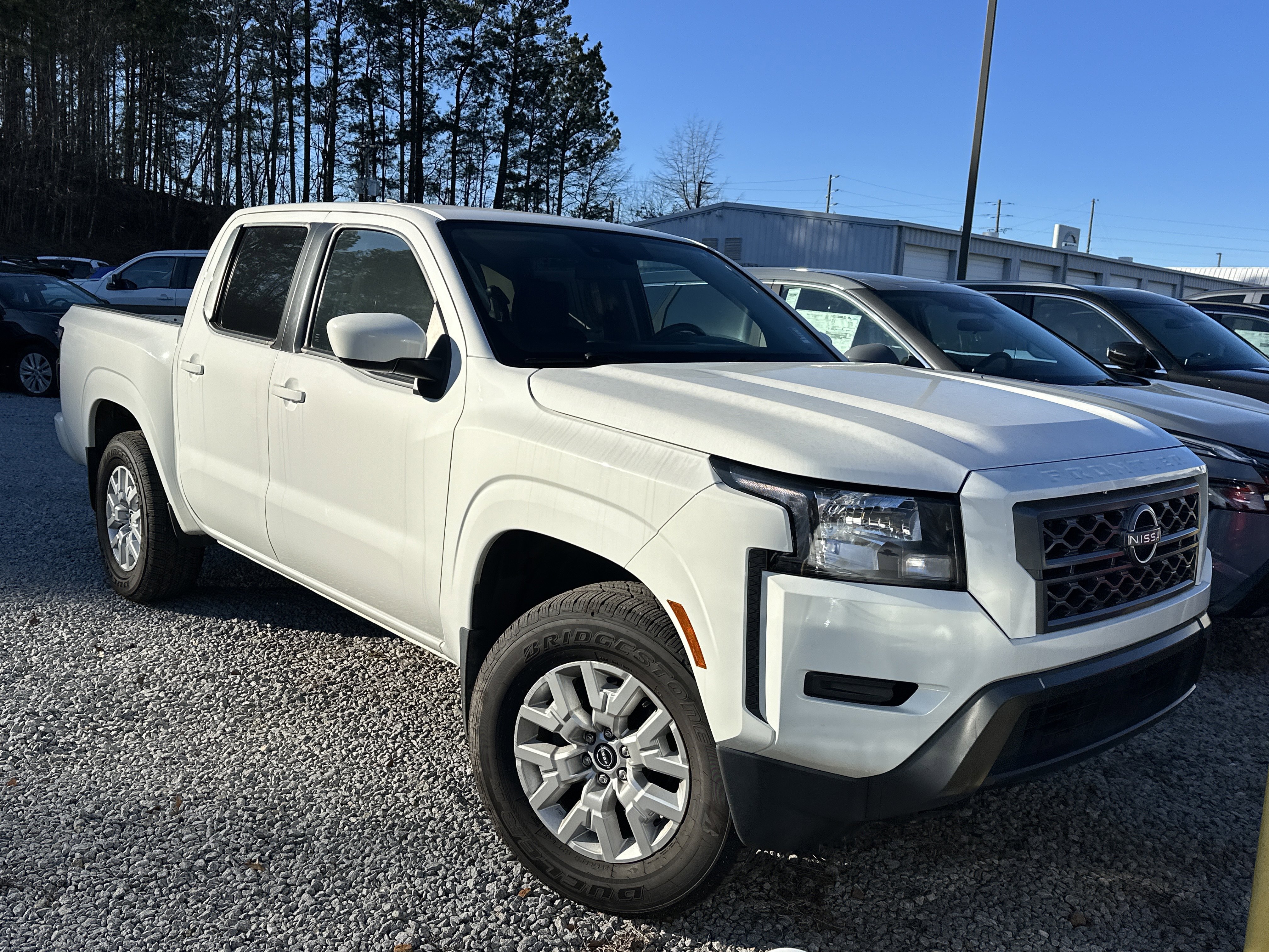 2022 Nissan Frontier SV's photo
