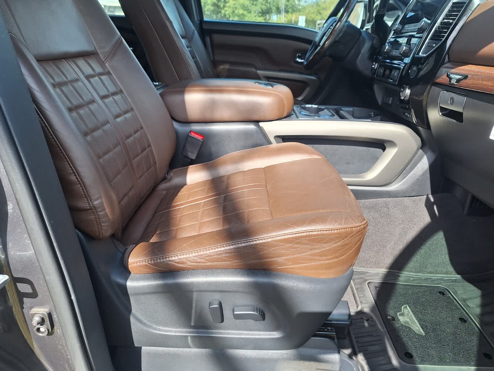 2021 Nissan Titan Platinum Reserve photo 25