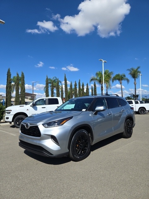 2021 Toyota Highlander L photo 3
