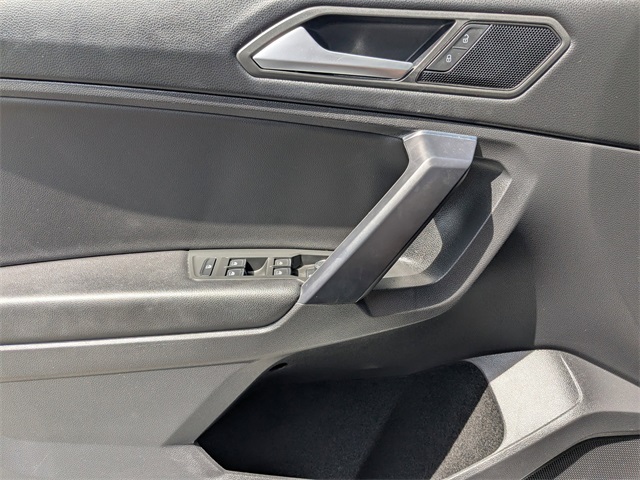 2021 Volkswagen Tiguan SE photo 22