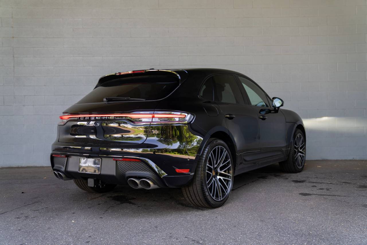 2025 Porsche Macan S photo 13