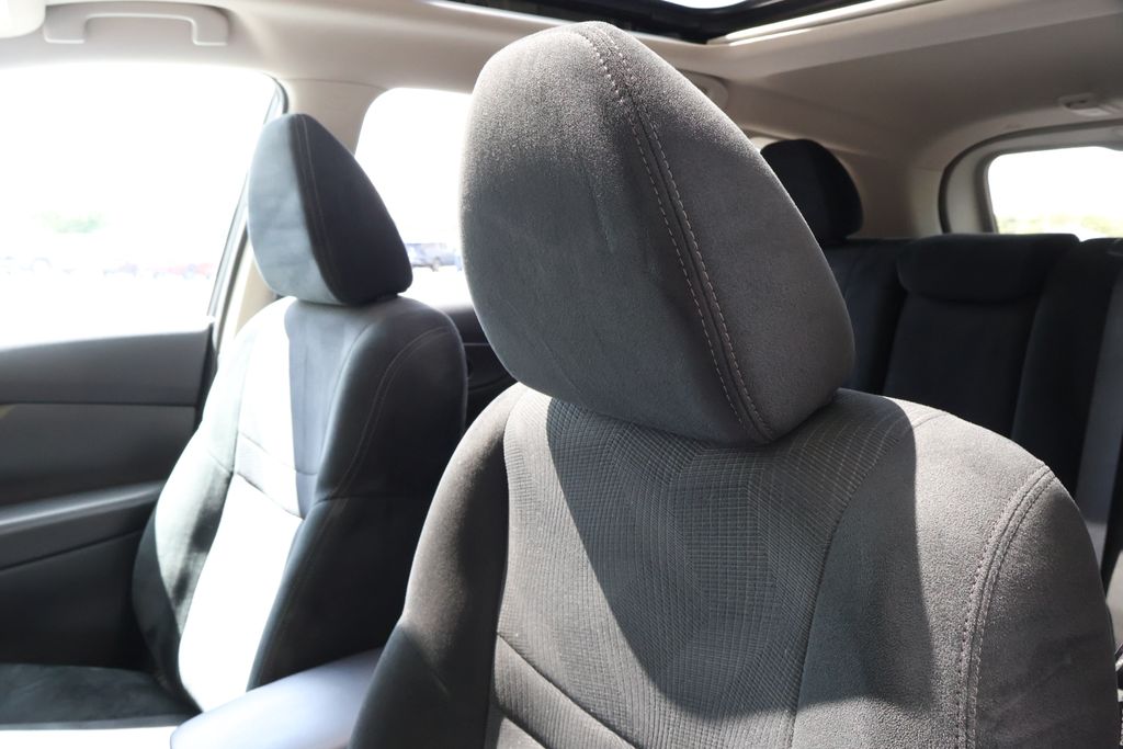 2016 Nissan Rogue SV photo 26