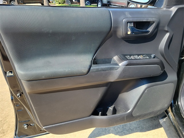 2022 Toyota Tacoma V6 photo 16