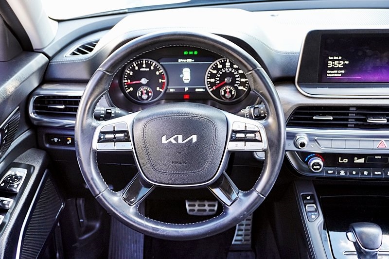 Used 2022 Silver Kia SX image 21