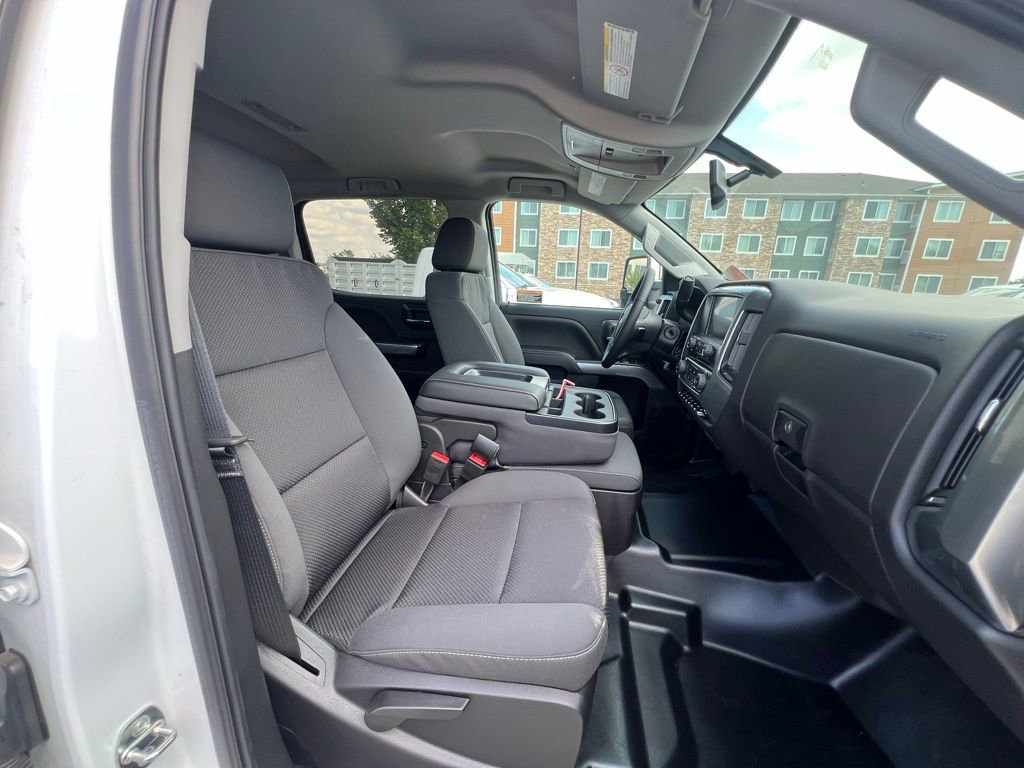 2023 Chevrolet Silverado 5500HD LT photo 18