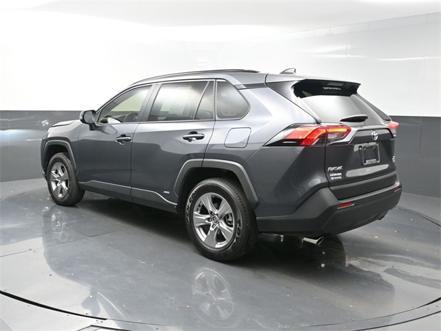 2022 Toyota RAV4 Hybrid XLE photo 4