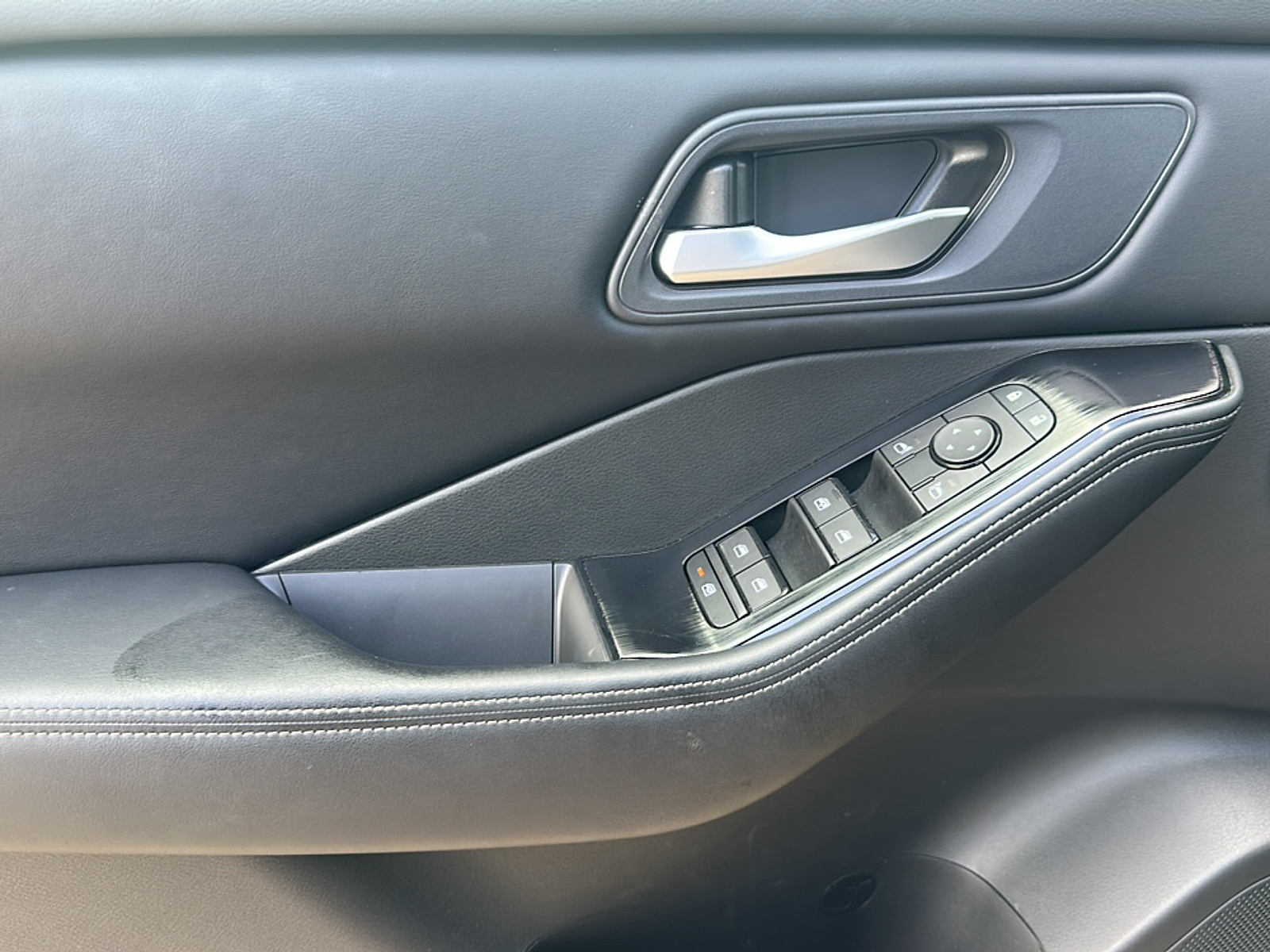 Certified Used 2025 Gun Metallic Nissan SV FWD image 16