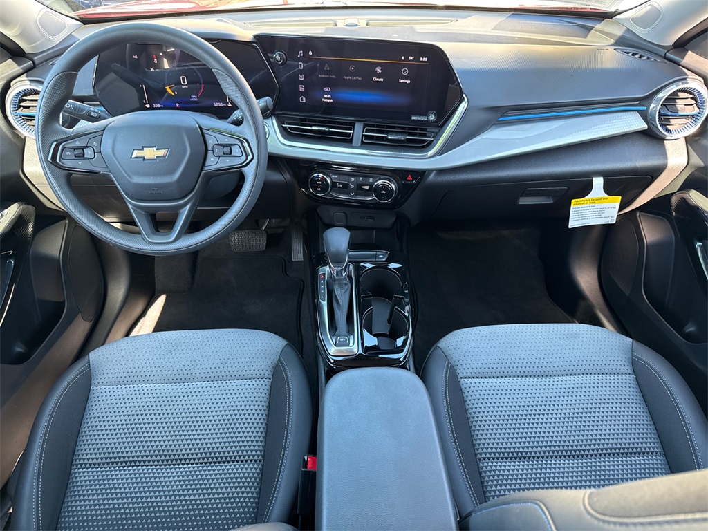 2025 Chevrolet Trax LT photo 18