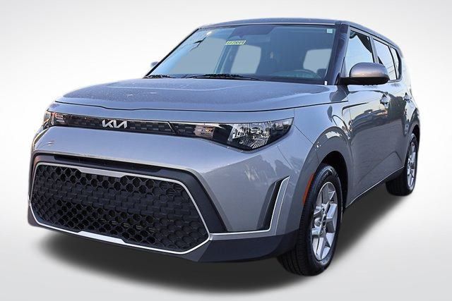 2023 Kia Soul LX photo 3