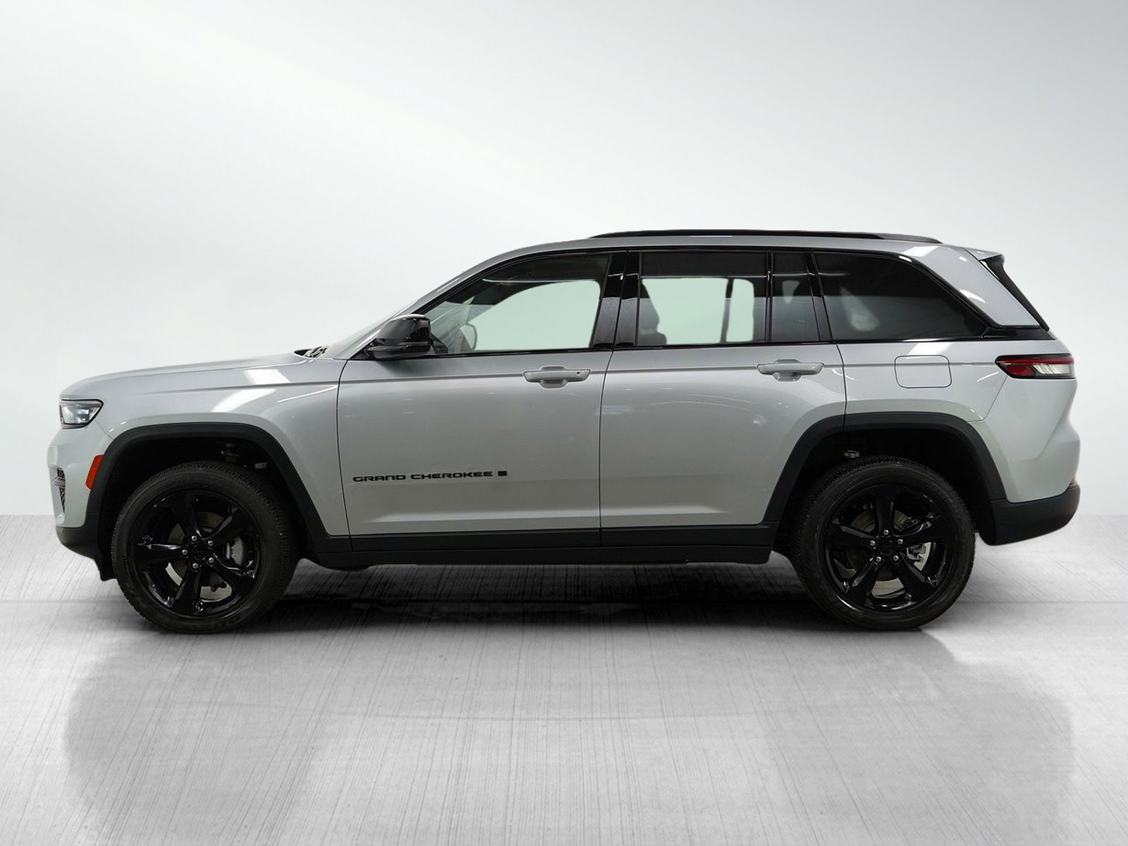 Used 2023 Jeep Grand Cherokee Altitude with VIN 1C4RJHAG6PC593399 for sale in Hopkins, Minnesota