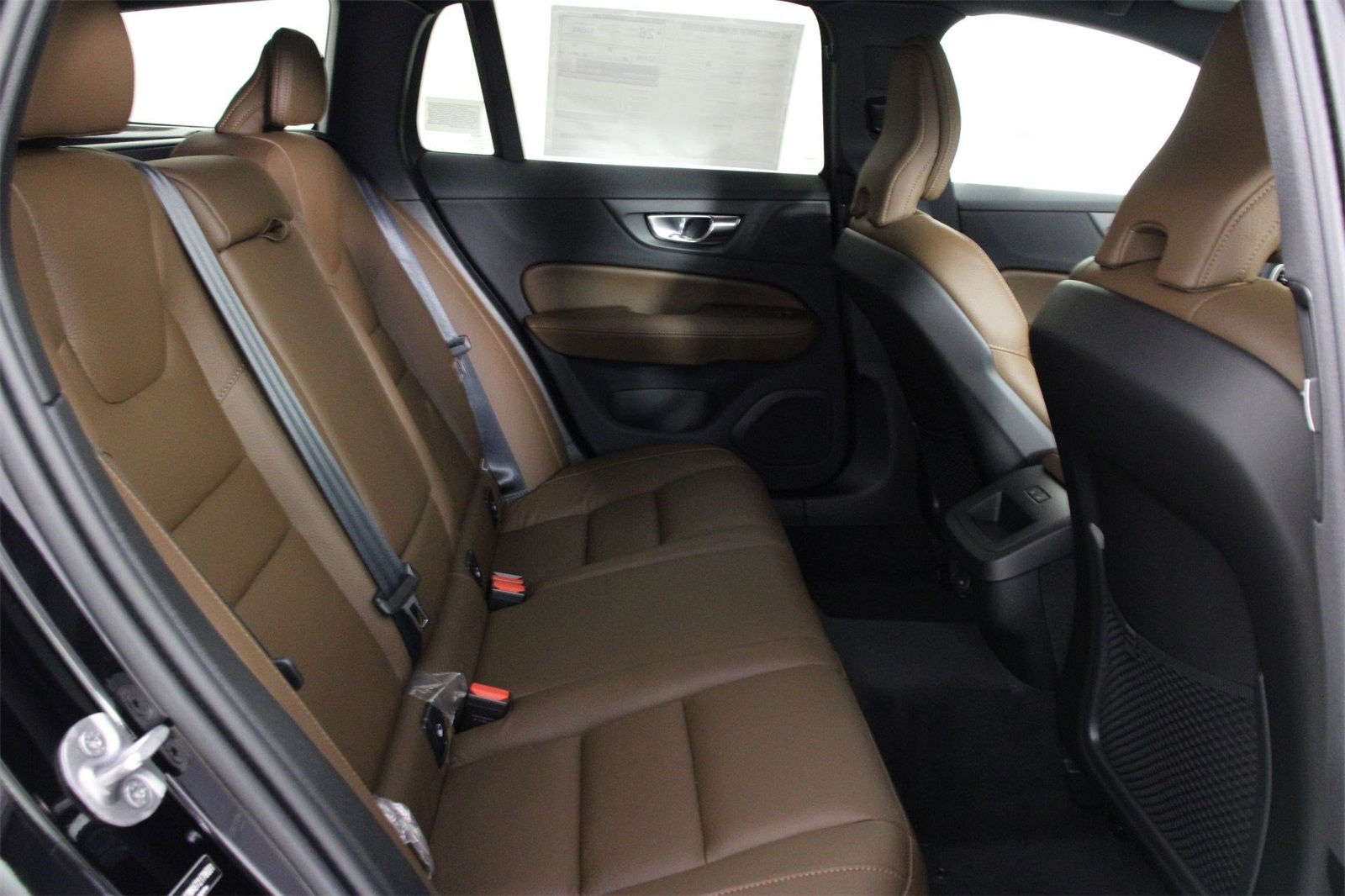 2026 Volvo V60 Cross Country B5 Plus photo 11