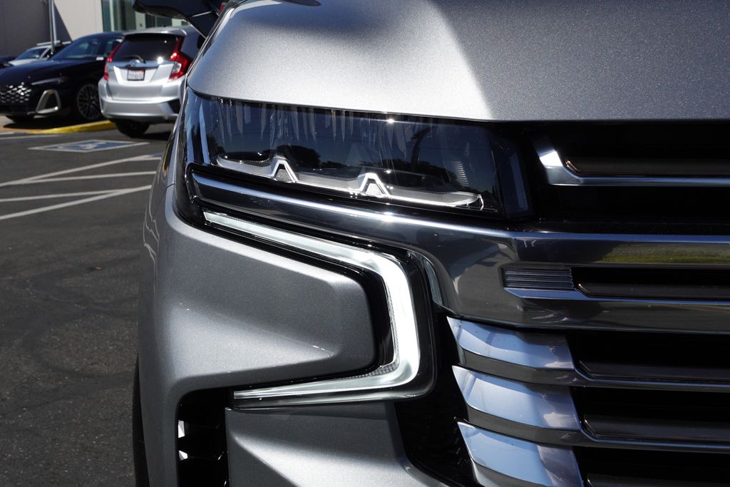 2024 Chevrolet Suburban High Country photo 2