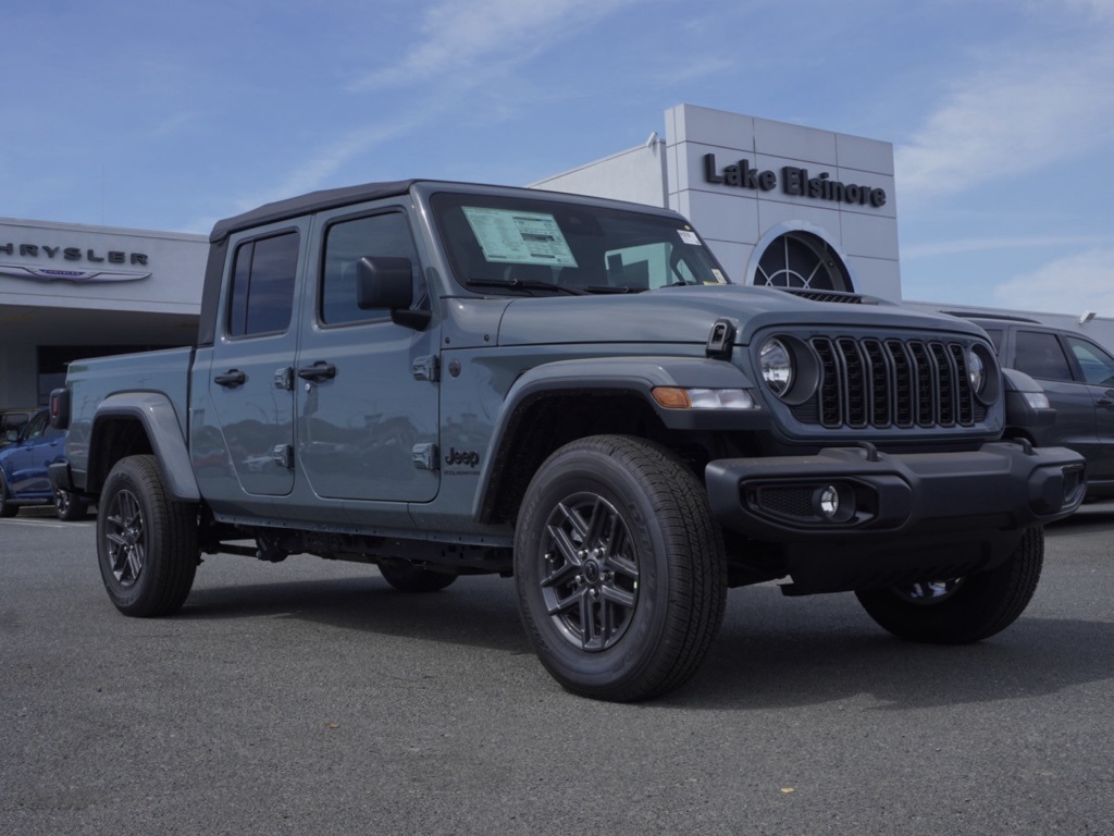 2025 Jeep Gladiator Sport photo 2