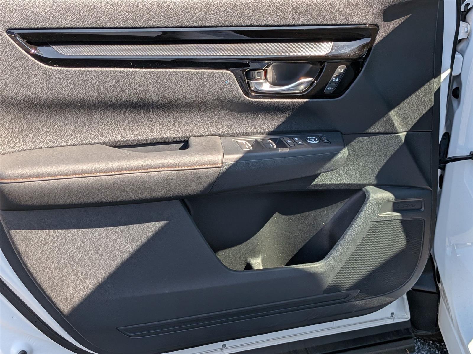 2025 Honda CR-V Hybrid Sport Touring photo 11