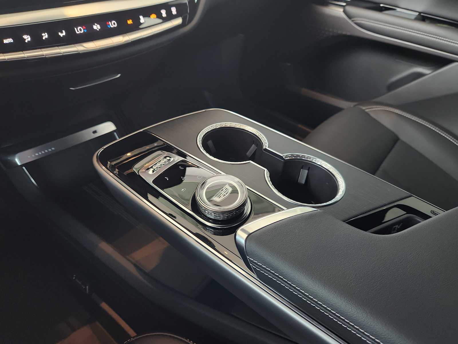 2025 Cadillac Lyriq Luxury photo 13