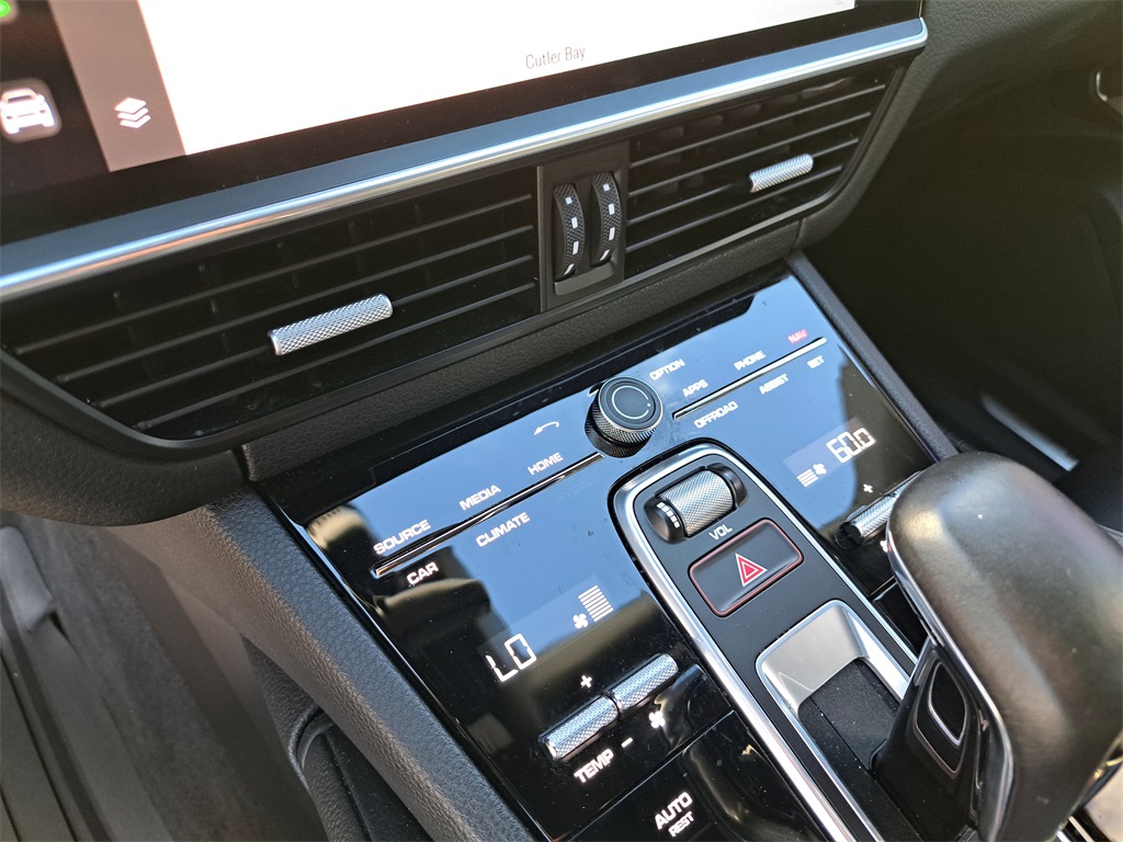 2023 Porsche Cayenne Coupe Base photo 24