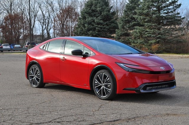 2024 Toyota Prius XLE's photo