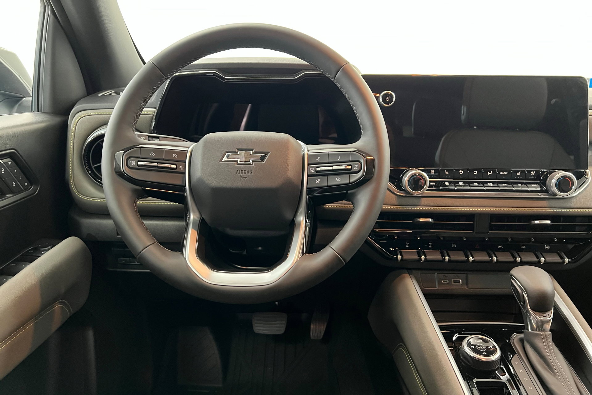 2026 Chevrolet Colorado ZR2 photo 12
