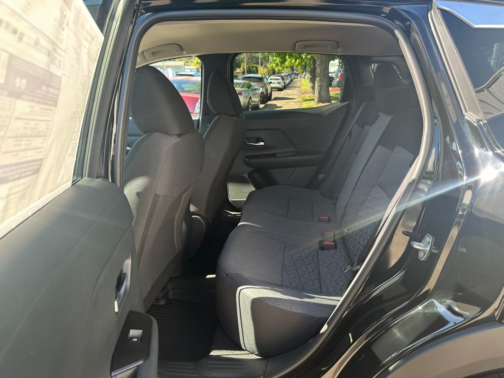 2025 Nissan Kicks SV photo 24