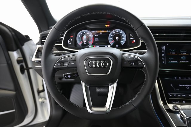 2025 Audi Q8 55 Premium Plus photo 3