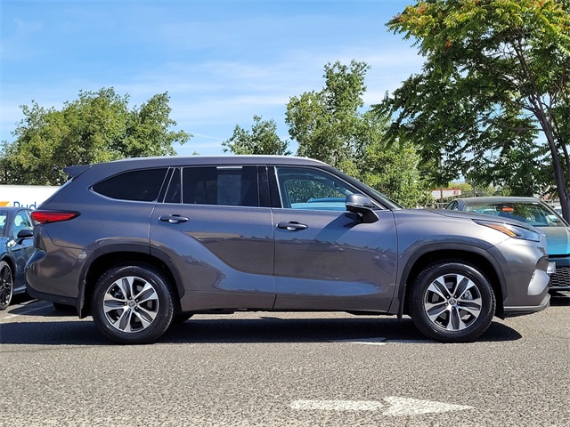 2022 Toyota Highlander XLE photo 4