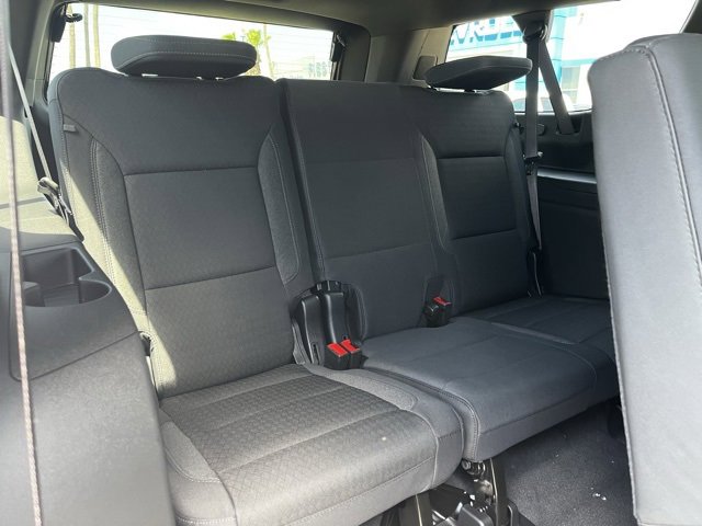 2025 Chevrolet Suburban LS photo 18