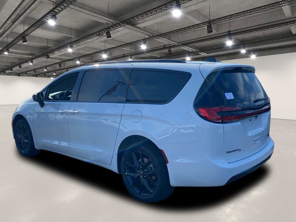 2026 Chrysler Pacifica Limited photo 3