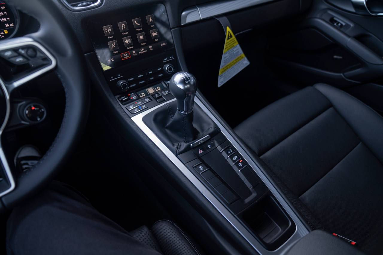 2025 Porsche Cayman photo 19
