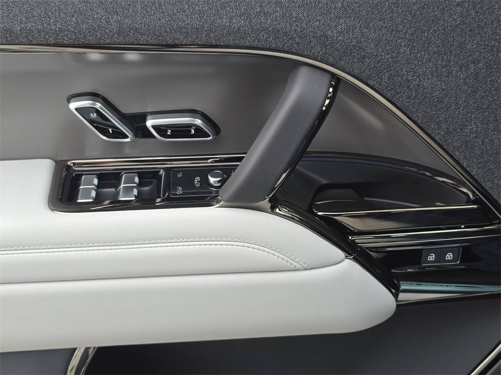 2025 Land Rover Range Rover Sport SE photo 24