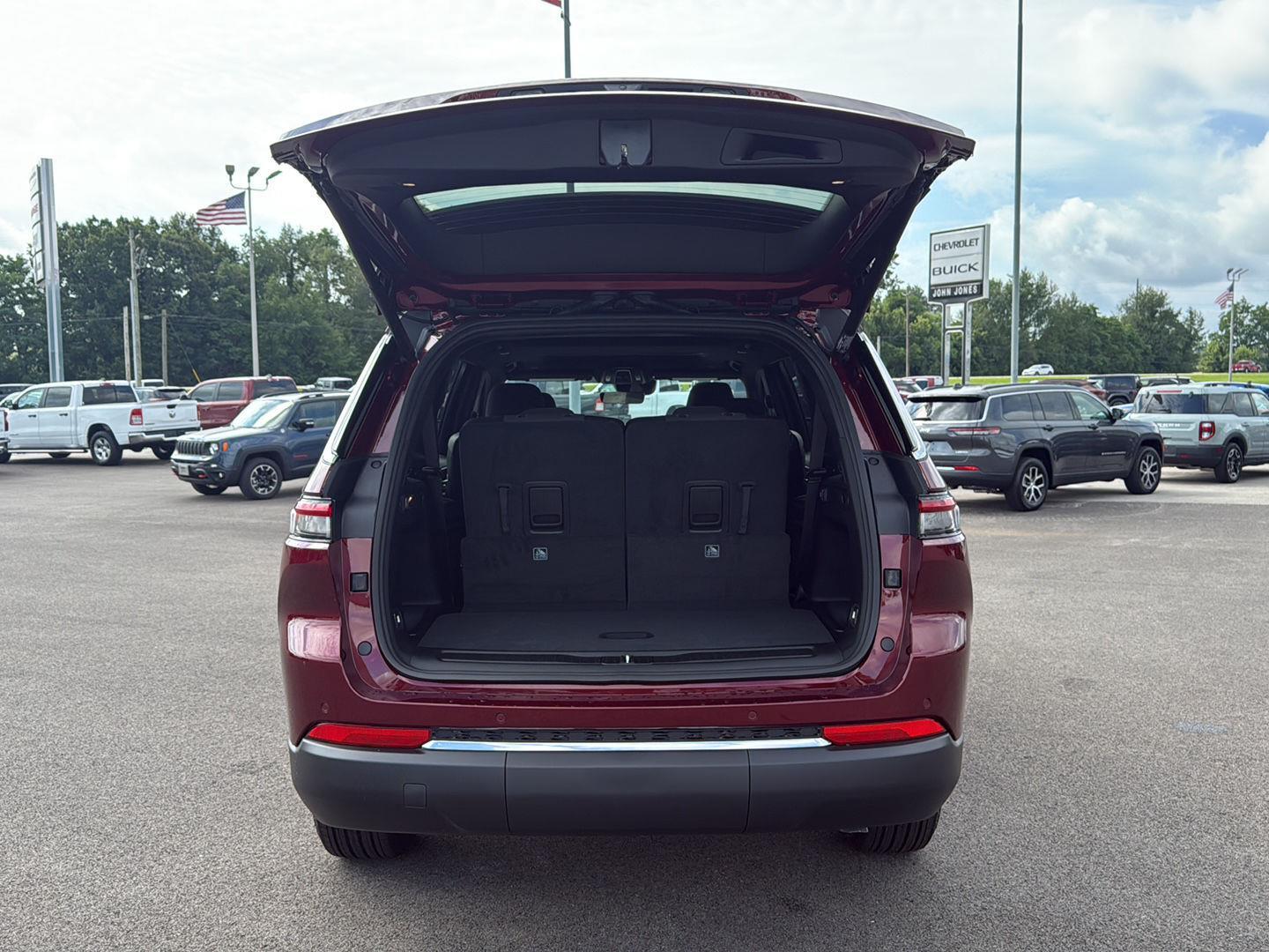 2025 Jeep Grand Cherokee Laredo X photo 11