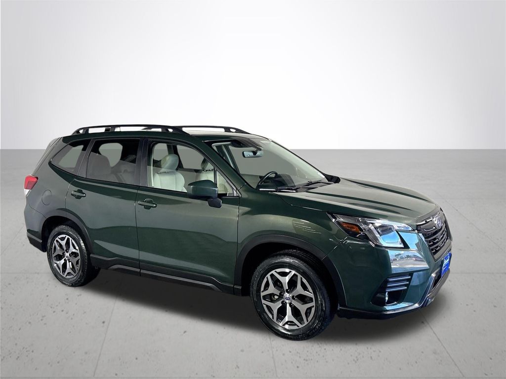 2024 Subaru Forester Premium photo 3