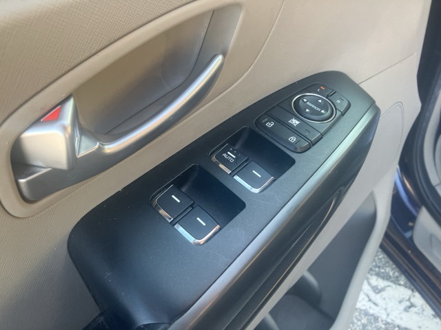 2021 Kia Sedona LX photo 16