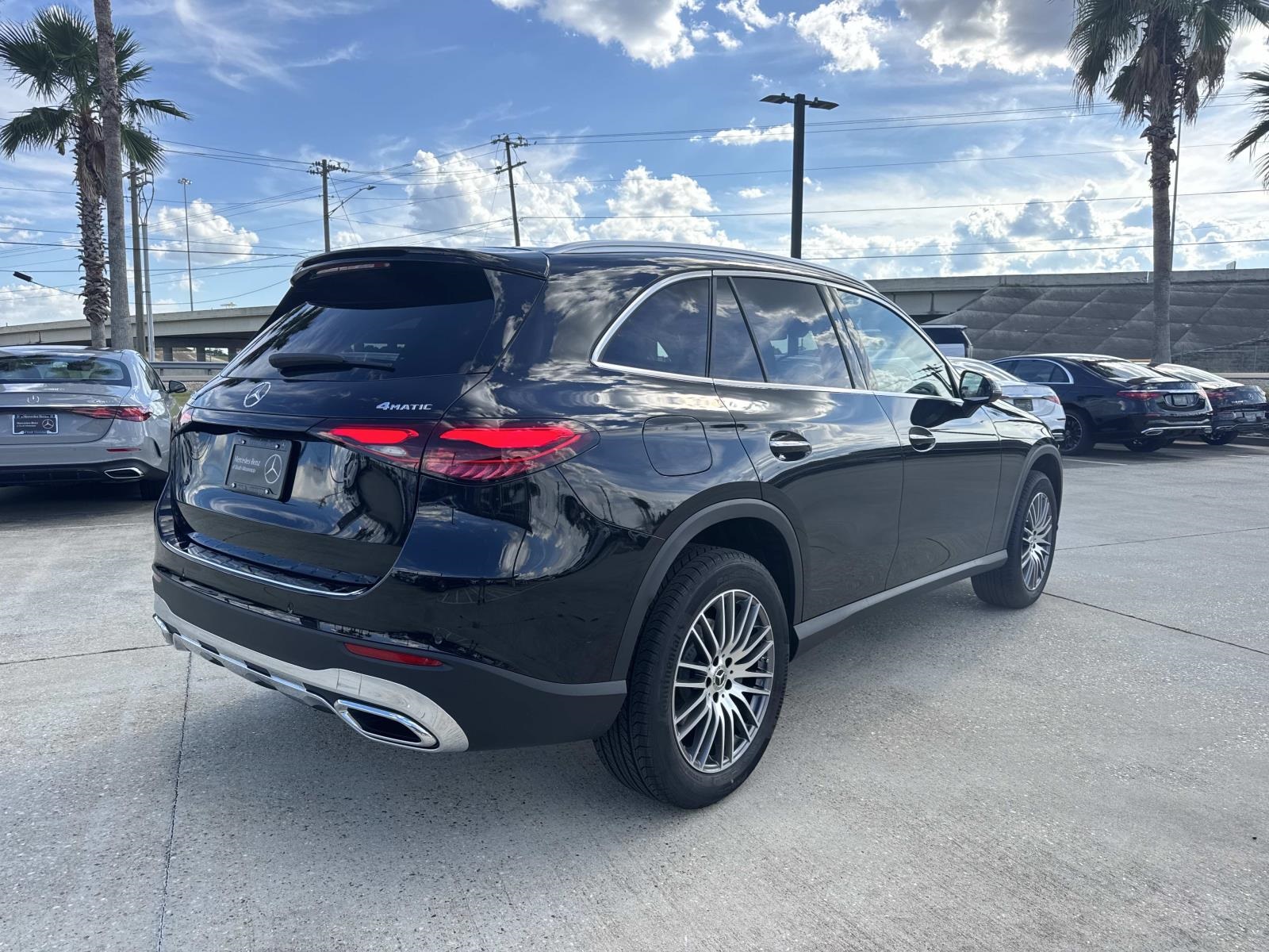 2026 Mercedes Benz GLC 300 4MATIC photo 3