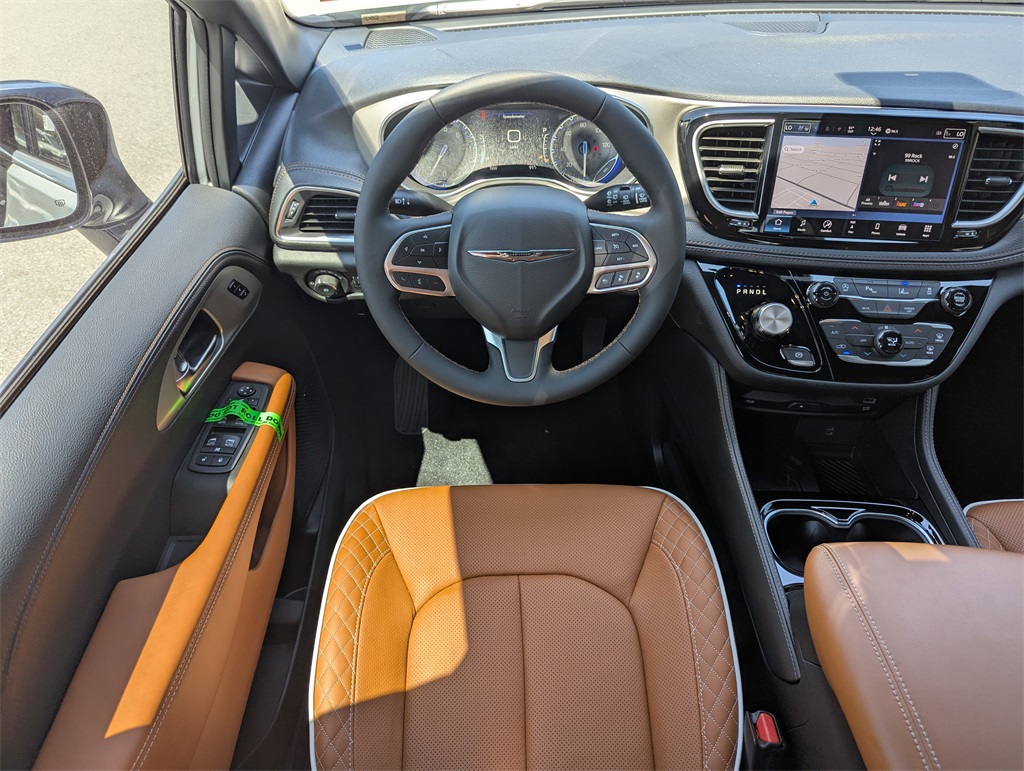 2026 Chrysler Pacifica Pinnacle photo 12