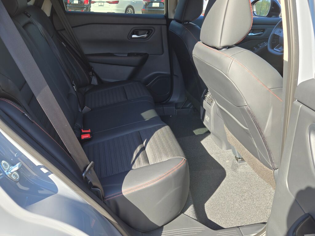 2026 Nissan Rogue SV photo 6
