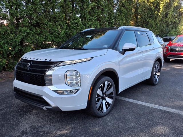 2025 Mitsubishi Outlander SEL photo 2