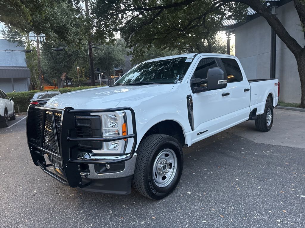 2023 Ford F-350 photo 3