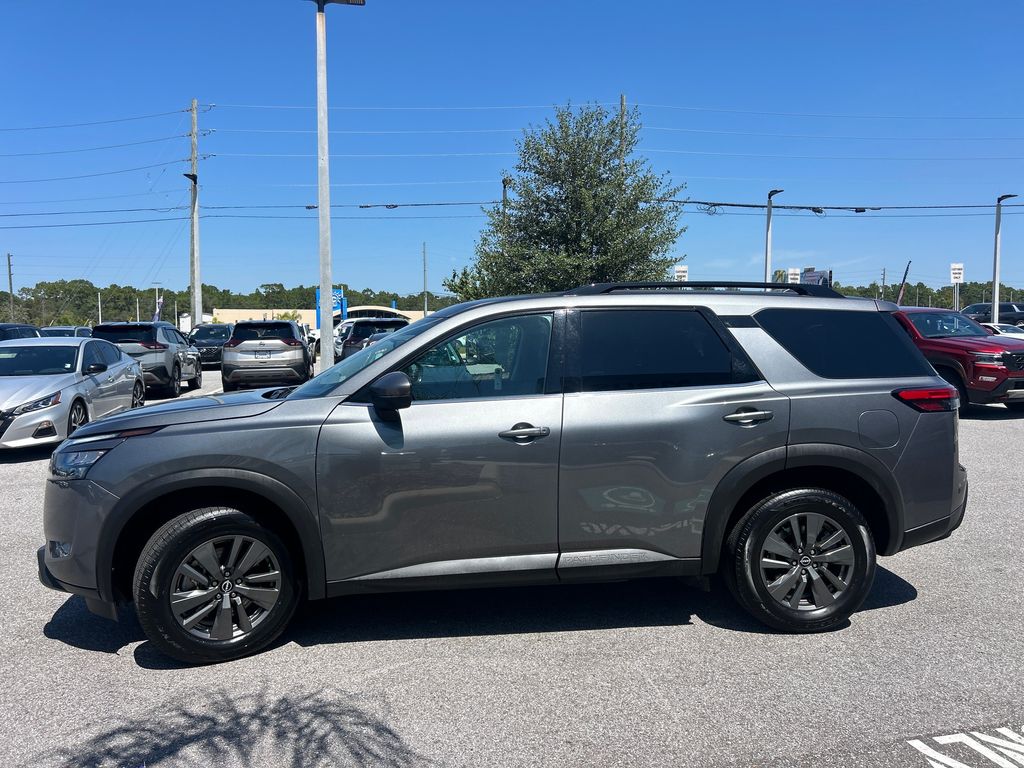 2024 Nissan Pathfinder SV photo 3