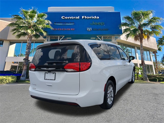 2026 Chrysler Voyager LX photo 3