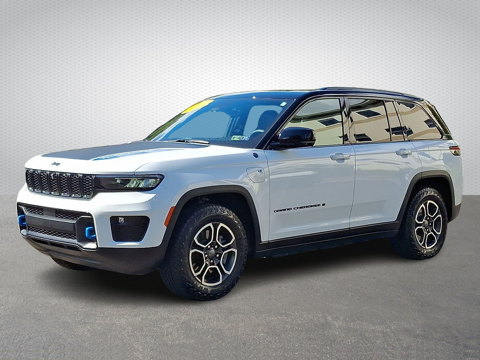 2023 Jeep Cherokee Trailhawk 4xe photo 3