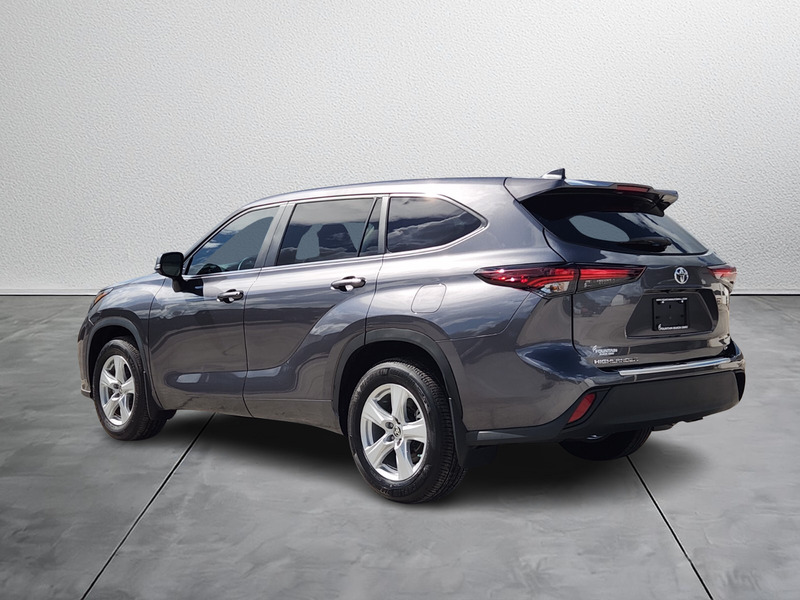 2024 Toyota Highlander LE photo 3
